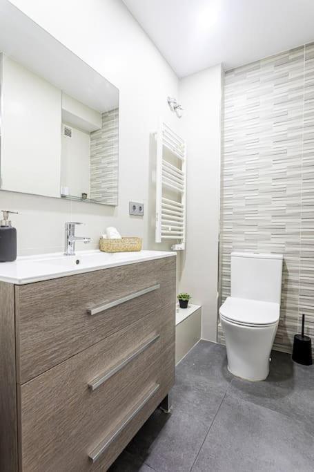 Precioso Piso Moderno: Terraza, A/C, Netflix, Wifi Apartment Valencia Bagian luar foto