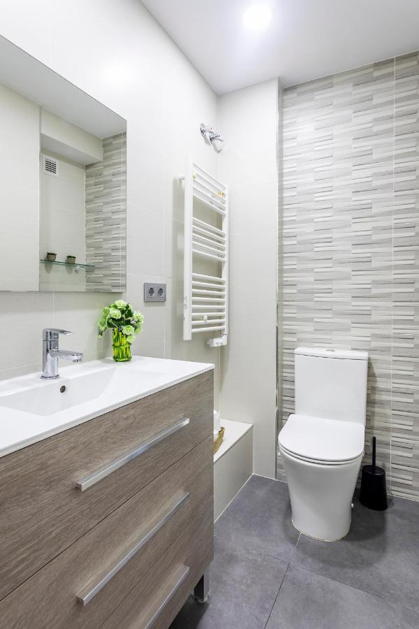 Precioso Piso Moderno: Terraza, A/C, Netflix, Wifi Apartment Valencia Bagian luar foto