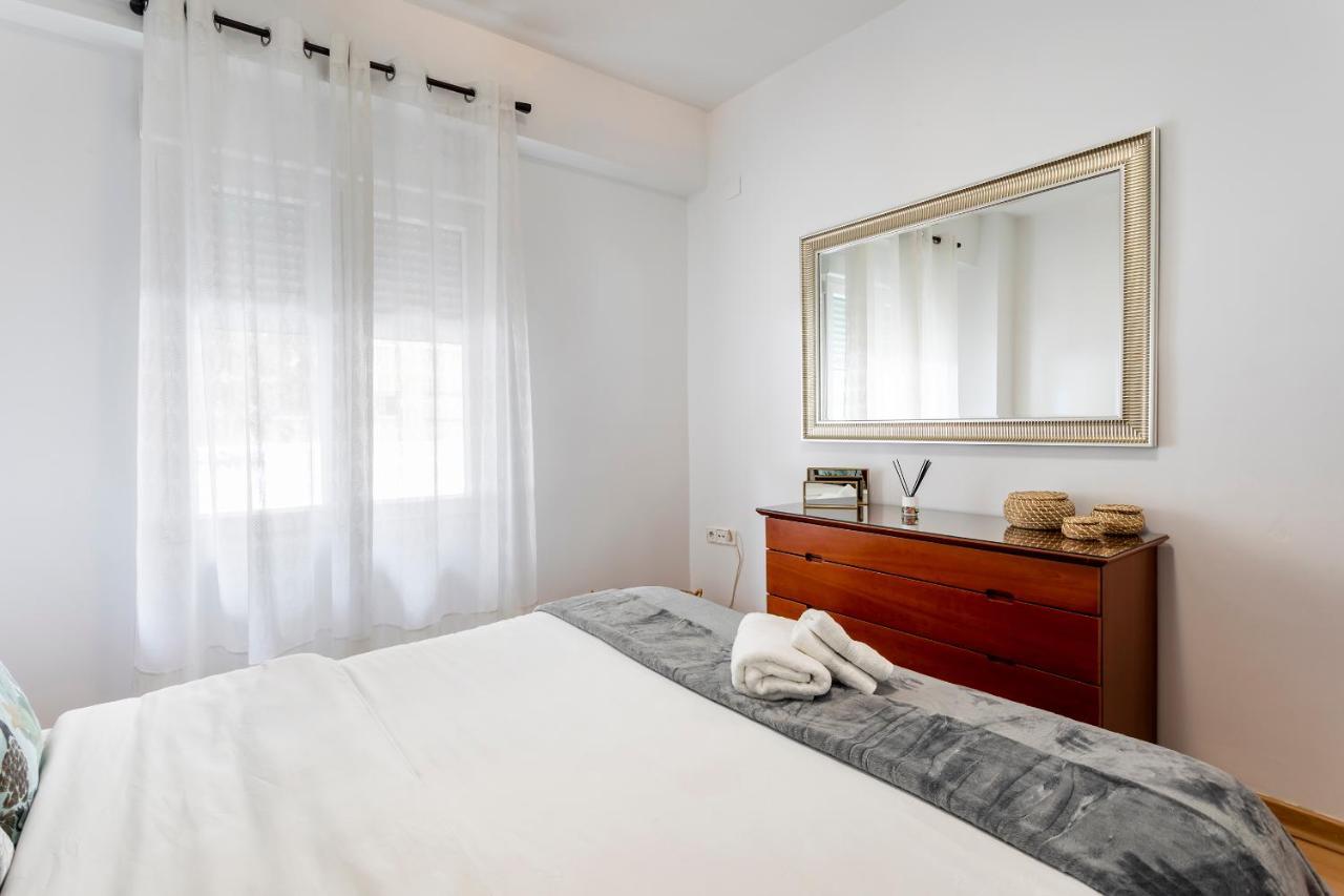 Precioso Piso Moderno: Terraza, A/C, Netflix, Wifi Apartment Valencia Bagian luar foto